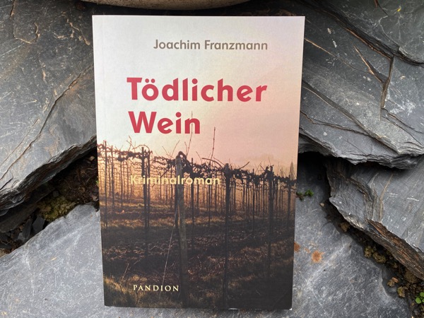 Buch "Tödlicher Wein" Von Joachim Franzmann. Foto: Simone Mager
