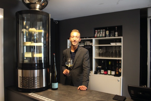 Nico Veale in seiner VealOthek in Bad Sobernheim. Foto: Simone Mager