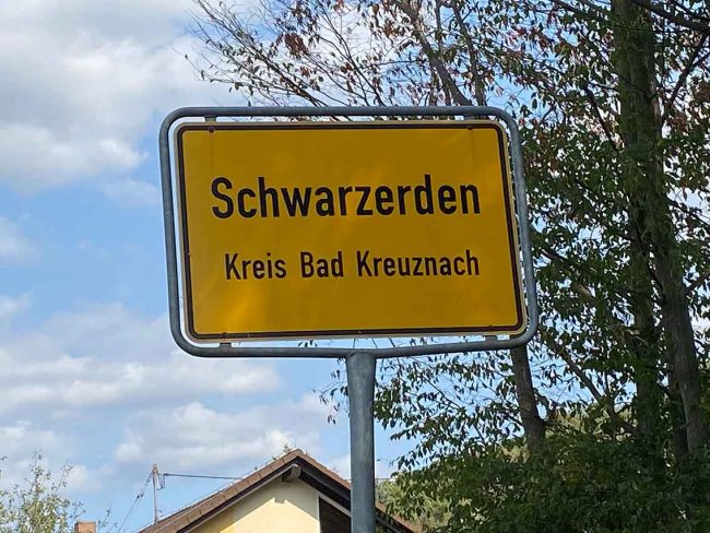 Ortsschild Schwarzerden. Foto: Simone Mager