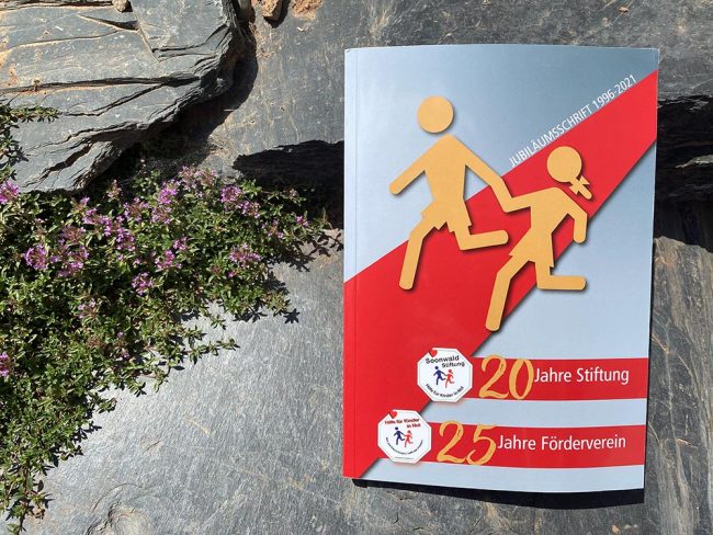 Jubiläumsbroschüre Förderverein Lützelsoon. Foto: Simone Mager