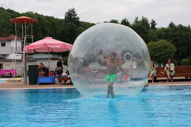Spaßaktion im Schwimmbad 2017. Foto: Simone Mager