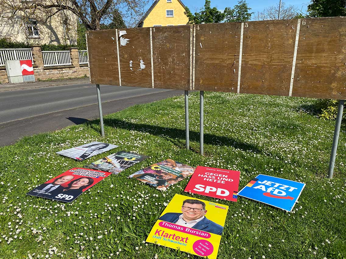 Sachbeschädigung: Wahlplakate abgehangen. Foto: Simone Mager