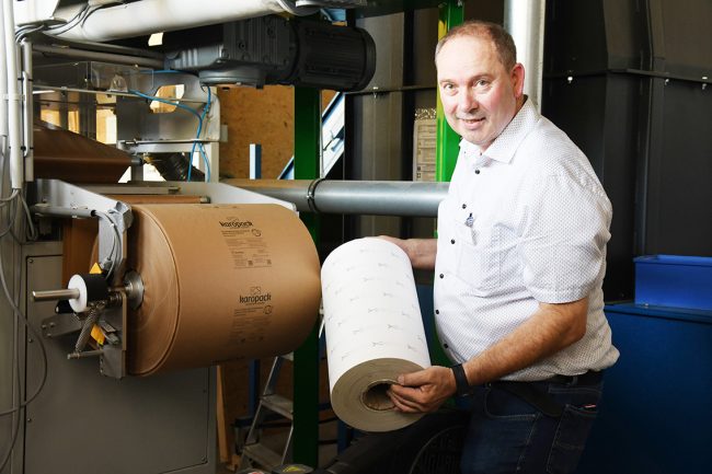 Die Diakonie Werkstätten stellen Karopack für die Firma Meissen her. Foto: Andrea Djifroudi