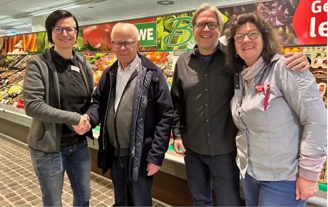 Rewe Führung und Herbert Wirzius. Foto: Soonwaldstiftung