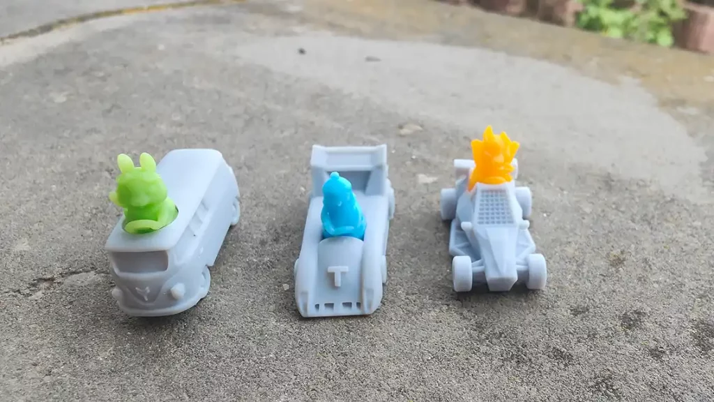 Spielfiguren des Brettspiels Turbo Tiere.