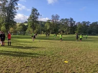 Schüler des Felke-Gymnasiums beim Fußballspielen.