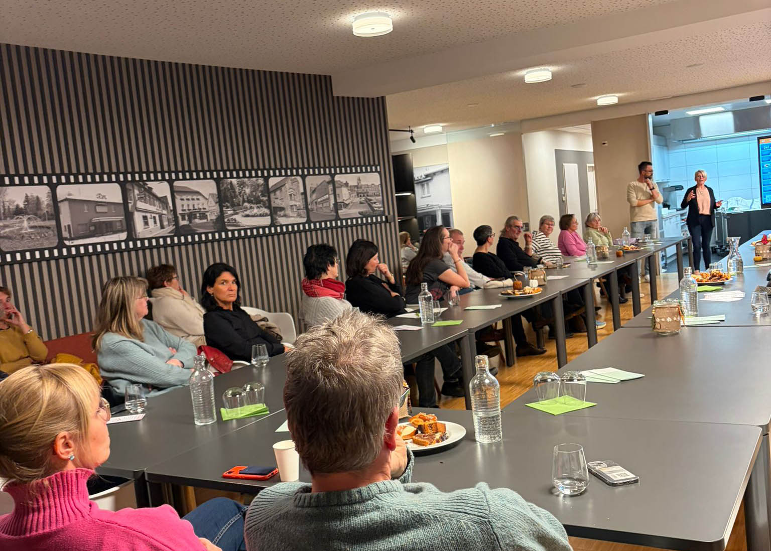 Zuhörer beim Infoabend zur Palliativersorgung.