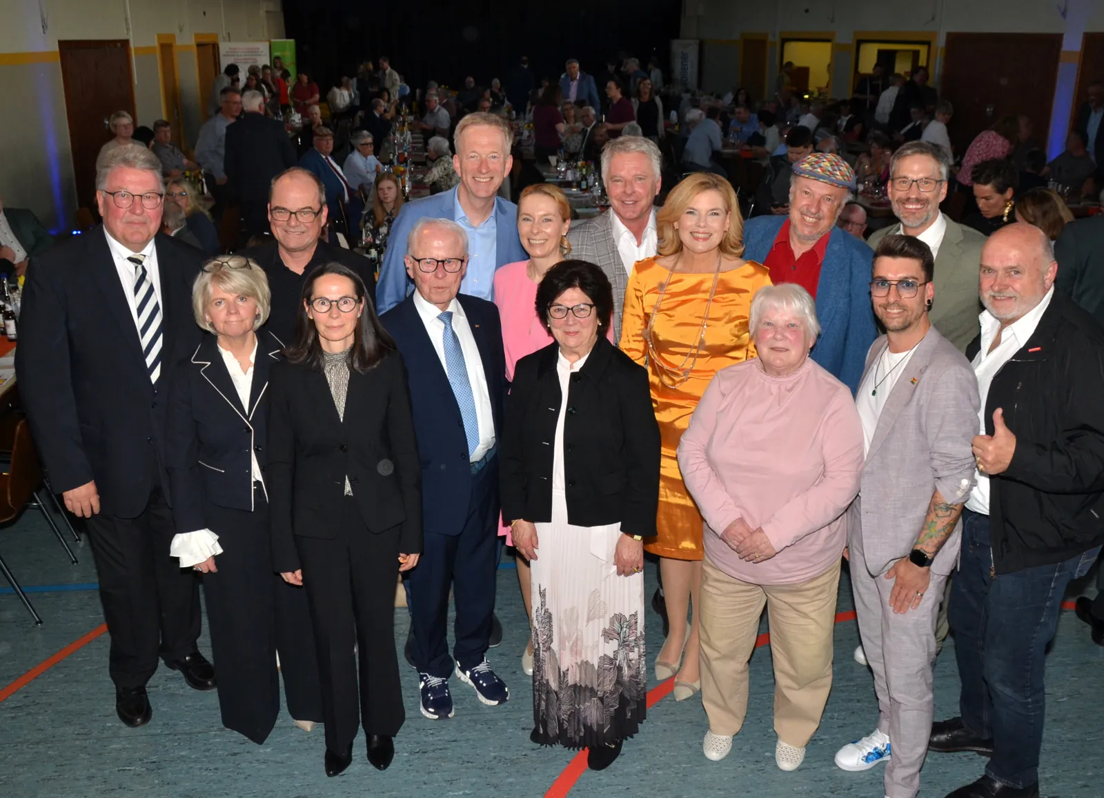 Familie Wirzius und die Botschafter der guten Taten beim Jubiläum von Förderverein und Soonwaldstiftung.